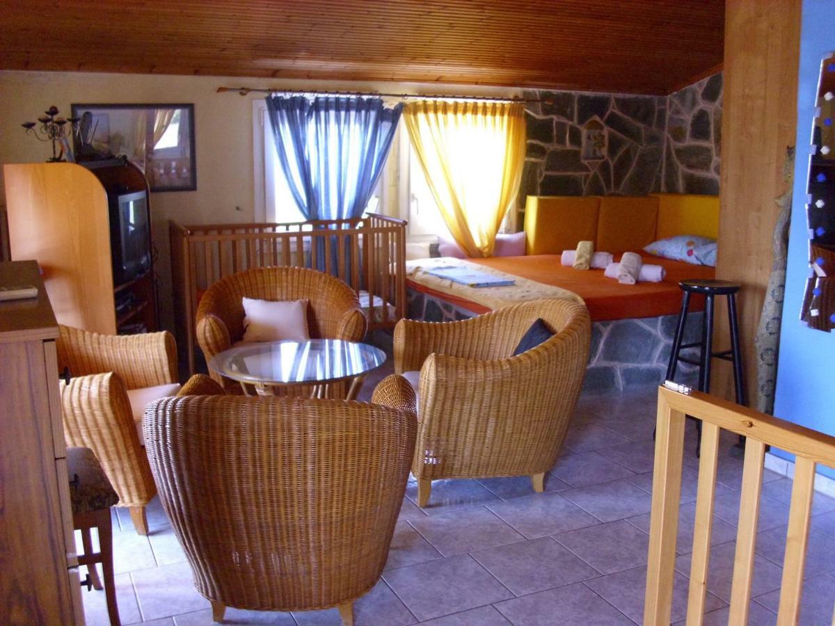 Villa Julia Nea Plagia Extérieur photo